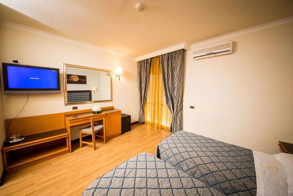 Hotel Ares Pontinia المظهر الخارجي الصورة
