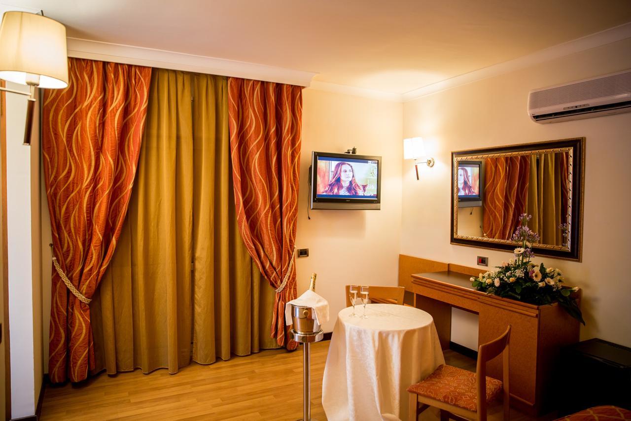 Hotel Ares Pontinia المظهر الخارجي الصورة